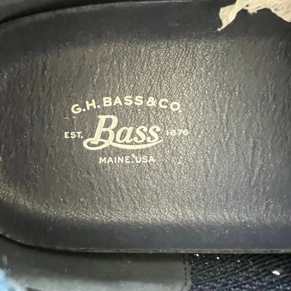 G.H. Bass & Co: NWOT Navy with Brown Leather Trim Lace Up Casual Shoes, Size 13.